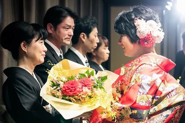 KIYOMIZU京都東山 公式さんのインスタグラム写真 - (KIYOMIZU京都東山 公式Instagram)「@kiyomizu_kyoto_higashiyama をフォローして、 『#kiyomizu京都東山』 『#kiyomizu花嫁』 『#スタイルズ花嫁』 をつけて投稿してくださいね＊ . [ #両親贈呈品 ] これまで大切に育ててきてくれた両親へ 溢れんばかりの感謝の気持ちを込めて＊ 「ありがとう」と「これからもよろしくね」の 気持ちを伝えます♡ . ---------------------- . ▼ブライダルフェアの予約は インスタのTOPからcheck⚐ ＞＞＞ @kiyomizu_kyoto_higashiyama. #スタイルズ花嫁 #dress #kyoto #kiyomizu #wedding #weddingdress #ウェディングドレス #ウェディングレポ #チャペル #ブライダルフェア #プレ花嫁 #卒花 #披露宴 #日本中のプレ花嫁さんと繋がりたい #結婚式 #結婚式場 #結婚式準備 #京都 #京都花嫁#関西花嫁  #marryxoxo #Dressy花嫁 #maricuru #maricuru卒花アンバサダー #花嫁の手紙#両親へのプレゼント」7月13日 18時55分 - kiyomizu_kyoto_higashiyama
