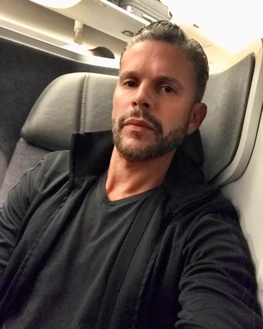 Rodner Figueroaさんのインスタグラム写真 - (Rodner FigueroaInstagram)「6AM ✈️ Yo prefiero volar temprano en la mañana. Según va pasando el día los vuelos se van retrasando. En cambio el primer vuelo de la mañana por lo general sale a tiempo!!! If possible I’d rather catch the first flight out. They’re usually on time. As the day progresses it’s more likely that flights will be delayed. 🛫#rodnerfigueroa #traveltips #traveladvice #travels」7月13日 19時25分 - rodnerfigueroa