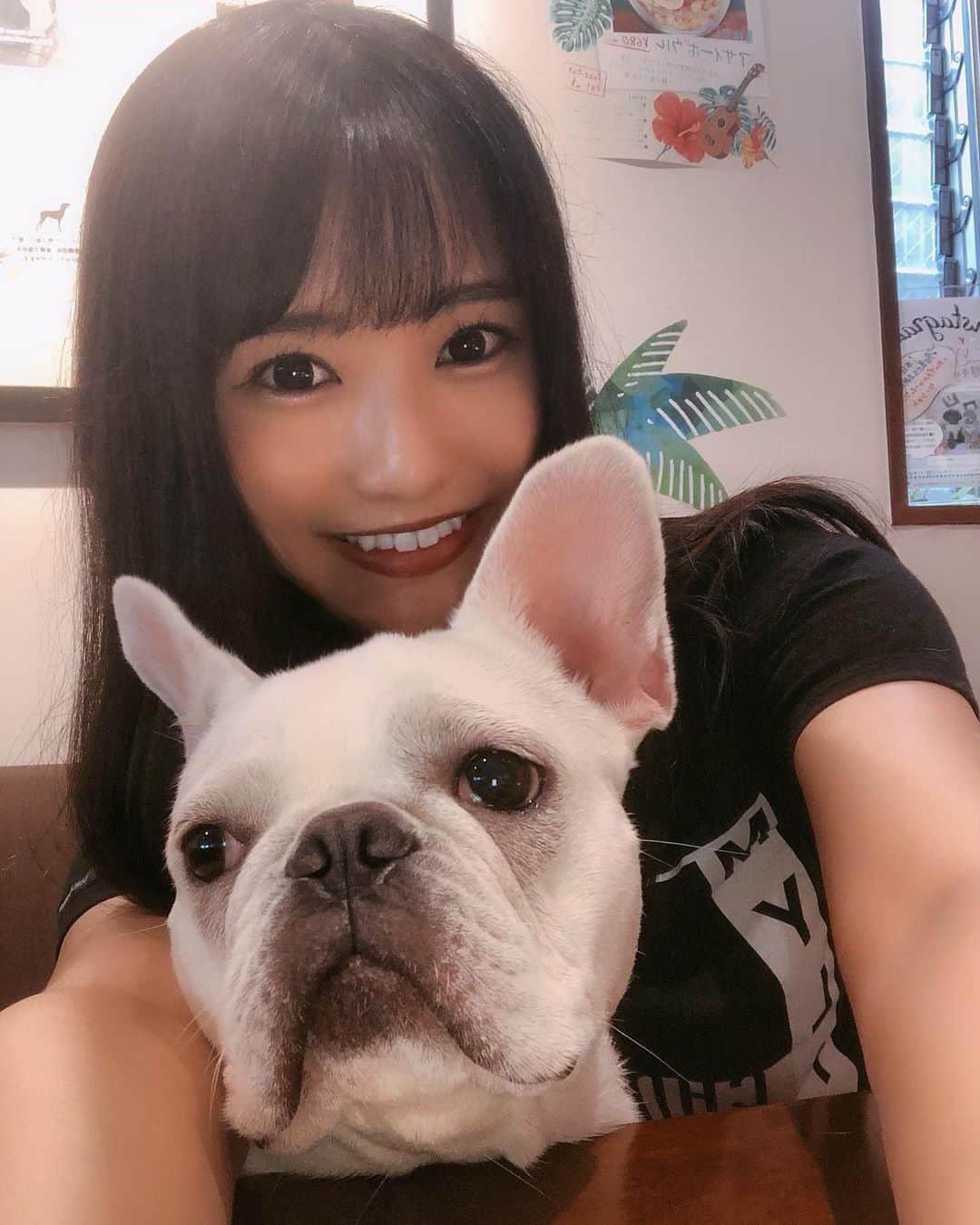 中村奏絵のインスタグラム：「…目線お願いします🐶笑♡ #お友達わんこ #フレブル #そらちゃん #三連休 #まったり #梅雨」