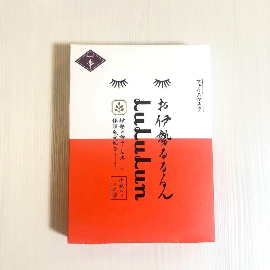 佐藤エリのインスタグラム：「♡ . . 伊勢市で見つけたお伊勢さんのるるるんマスク！⛩ 伊勢の素材が使われているそうです╰(*´︶`*)╯ やっぱり、日本素材の物が肌に一番いいね♡ 使うだけで、心が清まりそう…🎋✨ . . #伊勢市#伊勢神宮#お伊勢るるるん#ルルルン#ルルルンパック#お伊勢さん#お土産#ご当地コスメ」