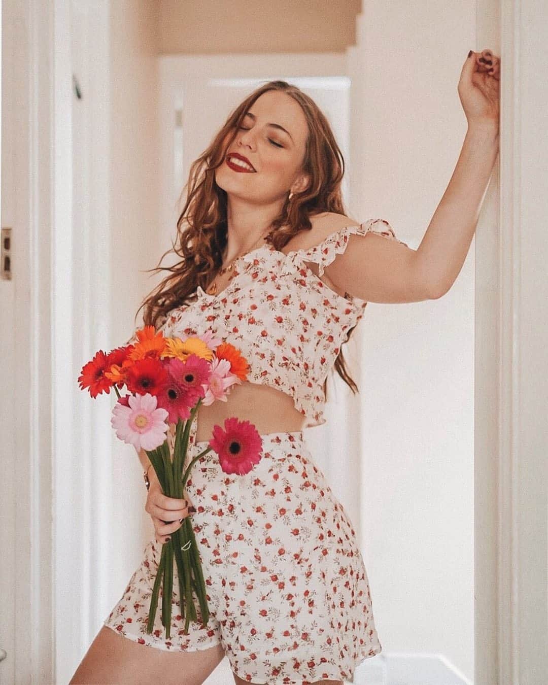 SHEINさんのインスタグラム写真 - (SHEINInstagram)「Say Yes To The Little Floral Dress 🌸🌸@shelleyannem Search '712104' link in bio. #SHEIN #SHEINgals #SHEINstyle #SHEINss2019 #shorts #top #cami #floral #ruffle」7月13日 19時36分 - sheinofficial
