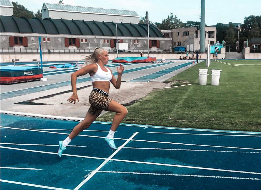 イダ・カーストフさんのインスタグラム写真 - (イダ・カーストフInstagram)「Back on track 💪🏼 • • #backinspikes #backfrominjury #athlete #sprint #athletics #running #athletelife #runningagain #danish #girl #nike #danishgirl #training #comingbackstronger #summer #trusttheprocess #athletisme #recovery #injury #strong #backontrack」7月13日 19時51分 - idakkarstoft