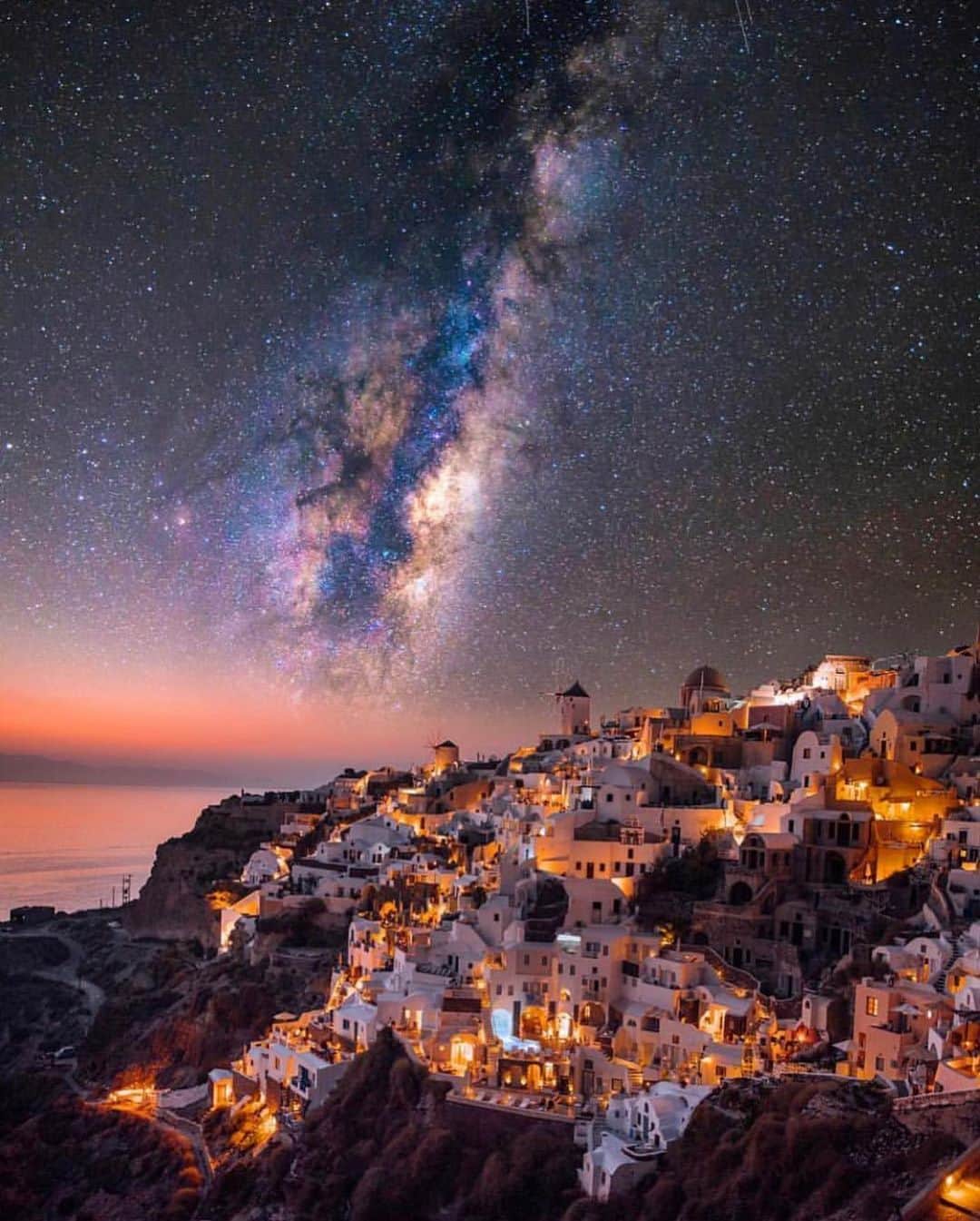 Canon Photographyさんのインスタグラム写真 - (Canon PhotographyInstagram)「A stunning night sky above Santorini.  Photography | @jacob  Canon 1dx mark II  #canon_photos #santorini #milkyway #nightphotography #greece #paradise」7月13日 19時53分 - cpcollectives