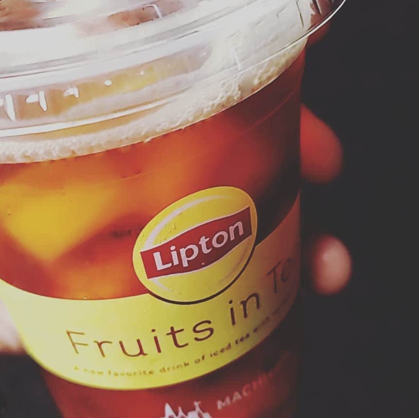 涼平さんのインスタグラム写真 - (涼平Instagram)「ローソンで見つけたLiptonのFruits in Tea、とても美味しい🍋  フルーツが実際入ってるから、味も香りもよし🙆  #lipton #fruitsintea  #icetea」7月13日 19時58分 - mm_peko