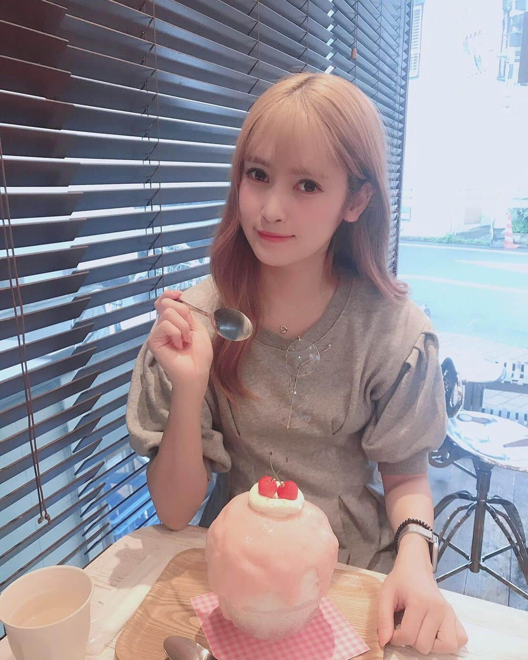 南彩夏さんのインスタグラム写真 - (南彩夏Instagram)「とてつもなく美味しいかき氷でした🍧 またすぐ食べたい❤︎ . #デイリールック #mytime #わたし #dayshots #좋은아침 #여행 #時間 #自分 #얼스타그램 #멋스타그램 #패션스타그램 #일본 #ハーフ顔 #純日本人 #ソース顔 #좋은아침 #はいむる珈琲 #武蔵小山 #かき氷」7月13日 19時58分 - ayakaminami3