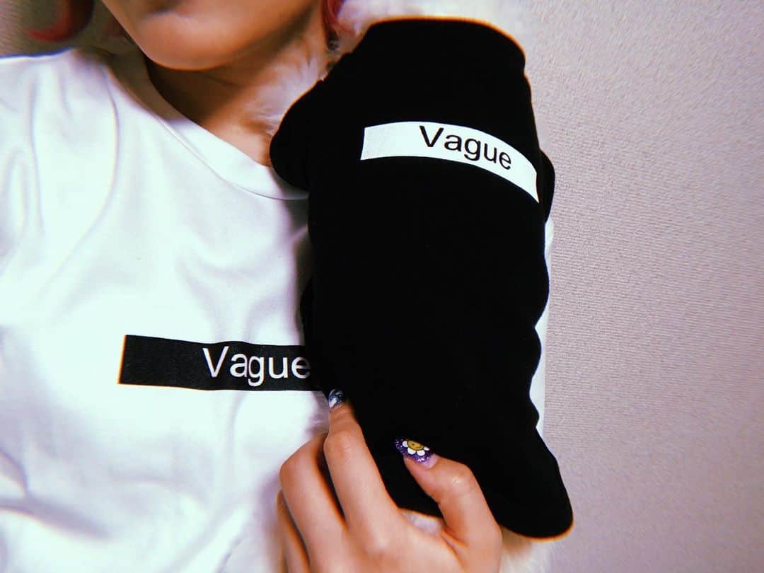 こなんさんのインスタグラム写真 - (こなんInstagram)「. . はぐとお揃いの vagueさんのお洋服🐶 かわいすぎるん わんちゃんいる方には めちゃめちゃにおすすめです😏 . 今セールもやってるよ！ 7月13日〜7月28日まで やってるみたいです☺️ #vague #vaguedogwear #愛犬とペアルック #シンプル #ペアルック」7月13日 20時07分 - konan_610