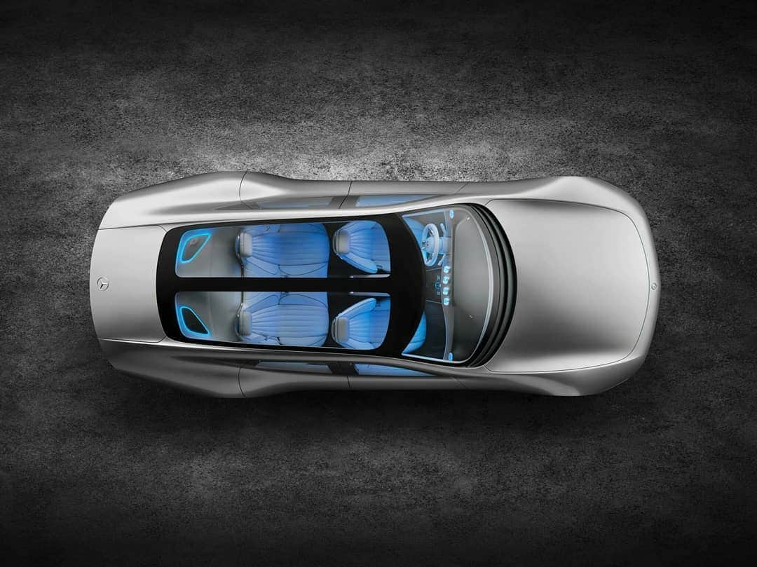 Mercedes-Benz Thailandさんのインスタグラム写真 - (Mercedes-Benz ThailandInstagram)「ก้าวล้ำไปอีกขั้นกับดีไซน์อันโดดเด่นของ Mercedes-Benz "Concept IAA" (Intelligent Aerodynamic Automobile) รถสปอร์ตต้นแบบที่มีคุณสมบัติในการแหวกม่านอากาศ  โดยดีไซน์ด้านหน้าและด้านหลังของรถสามารถปรับเปลี่ยนรูปทรงได้ เพื่อช่วยลดแรงลมที่เข้ามาปะทะกับตัวรถ และยังช่วยให้ลมไหลเวียนผ่านตัวรถได้อย่างรวดเร็ว ส่งผลให้รถยนต์คันนี้ประหยัดน้ำมันได้อย่างยอดเยี่ยม  และถือว่าเป็นรถยนต์ต้นแบบที่จะใช้เป็นโมเดลนำร่องสำหรับรถยนต์ Mercedes-Benz รุ่นใหม่ในอนาคต  ติดตามรับชม VDO ได้ที่:http://mb4.me/MBInnovationTh  TheBestOrNothing #MercedesBenz #MercedesBenzThailand」7月13日 20時16分 - mercedesbenzthailand