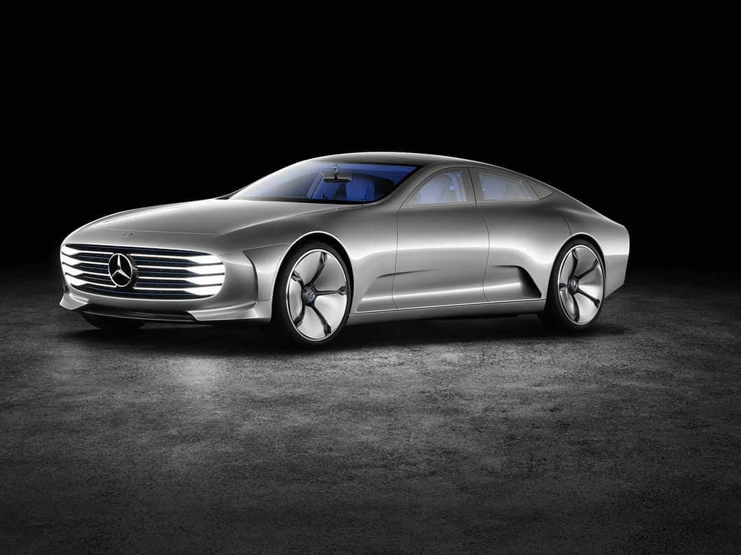 Mercedes-Benz Thailandさんのインスタグラム写真 - (Mercedes-Benz ThailandInstagram)「ก้าวล้ำไปอีกขั้นกับดีไซน์อันโดดเด่นของ Mercedes-Benz "Concept IAA" (Intelligent Aerodynamic Automobile) รถสปอร์ตต้นแบบที่มีคุณสมบัติในการแหวกม่านอากาศ  โดยดีไซน์ด้านหน้าและด้านหลังของรถสามารถปรับเปลี่ยนรูปทรงได้ เพื่อช่วยลดแรงลมที่เข้ามาปะทะกับตัวรถ และยังช่วยให้ลมไหลเวียนผ่านตัวรถได้อย่างรวดเร็ว ส่งผลให้รถยนต์คันนี้ประหยัดน้ำมันได้อย่างยอดเยี่ยม  และถือว่าเป็นรถยนต์ต้นแบบที่จะใช้เป็นโมเดลนำร่องสำหรับรถยนต์ Mercedes-Benz รุ่นใหม่ในอนาคต  ติดตามรับชม VDO ได้ที่:http://mb4.me/MBInnovationTh  TheBestOrNothing #MercedesBenz #MercedesBenzThailand」7月13日 20時16分 - mercedesbenzthailand