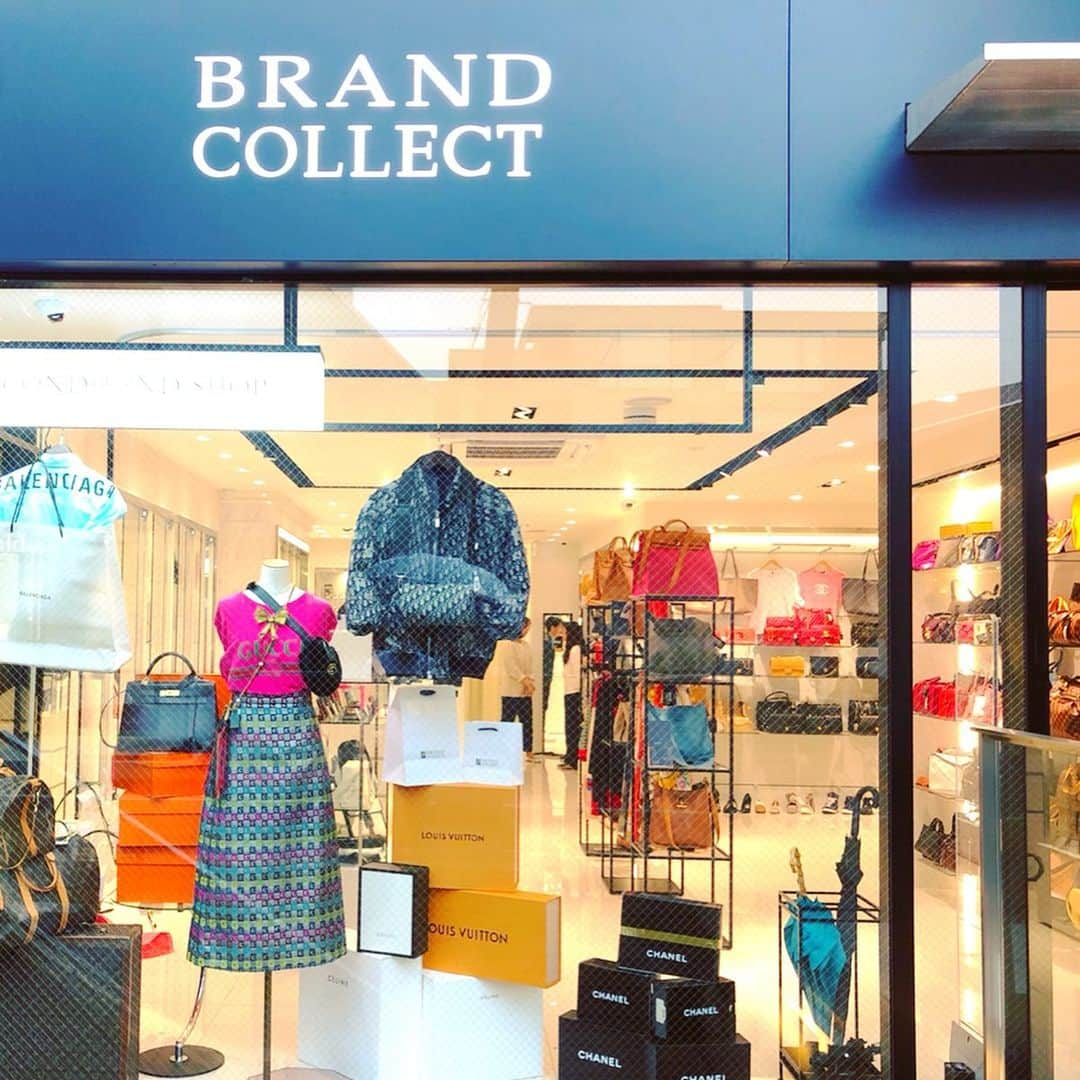 東條恭子さんのインスタグラム写真 - (東條恭子Instagram)「. 7/12 OPEN!! #brandcollect 表参道店へ🎶 . おうちで眠っていたブランド品の買取を 個室で丁寧に査定していただけて✨ お値段も予想より付いたので断捨離しましたっ☺️✊🌟 . 遠方の方や量の多い方は訪問買取や宅配買取も 出来るそうですよ♪✨ . それにしても店内で販売しているアイテムのセレクトが 素敵すぎて目がハートにっ🥺💖(笑) . @brandcollect_omotesando ではお店で使える ディスカウントクーポン公開中✨ 私もまたお伺いしたいと思います~♫ . . #ブランドコレクト #表参道 #ブランド買取 #買取 #ブランドバッグ #ブランド #ハイブランド #エルメス #ルイヴィトン #ロエベ #シャネル #ケリーバッグ #グッチ #バレンシアガ #gucci #chanel #louisvuitton #hermes #japan #tokyo #omotesando #shopping」7月13日 20時10分 - kyoko_tojo