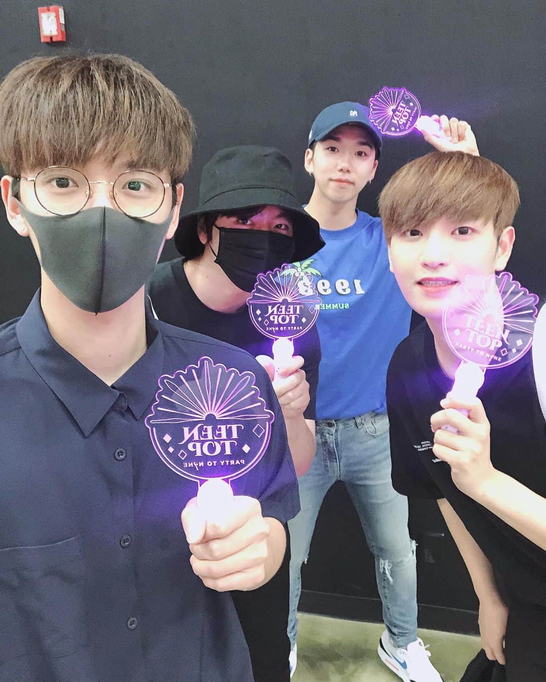 ヒョクジン のインスタグラム：「출동! 백퍼센트 !!! ❣️ #틴탑 #틴탑콘서트 #티오피 #형제」