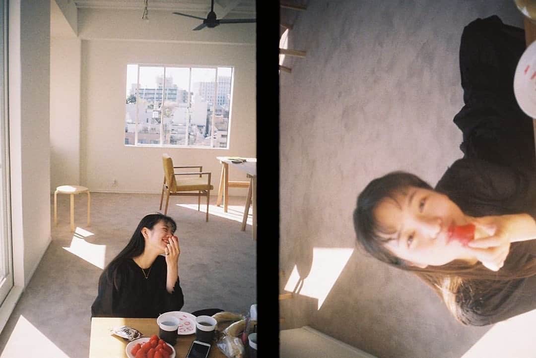 横田真悠さんのインスタグラム写真 - (横田真悠Instagram)「☺︎☺︎☺︎ 🌼 前髪が短いですね、、、 #まゆうだけ の撮影が全て終わった日の写真です~」7月13日 20時14分 - yokota_mayuu