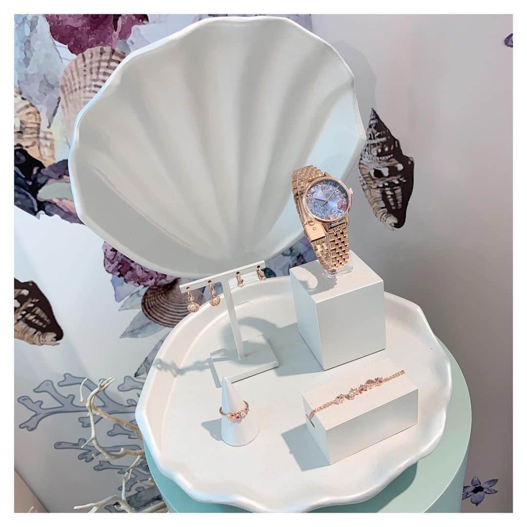 Olivia Burtonさんのインスタグラム写真 - (Olivia BurtonInstagram)「There are SO many exciting new arrivals in our beautiful Covent Garden Boutique - be sure to stop by if you’re in London this weekend! 🧜🏼‍♀️🐚💙 #MyOliviaBurton #UnderTheSea #CoventGarden #PrettyLittleLondon」7月13日 20時21分 - oliviaburtonlondon