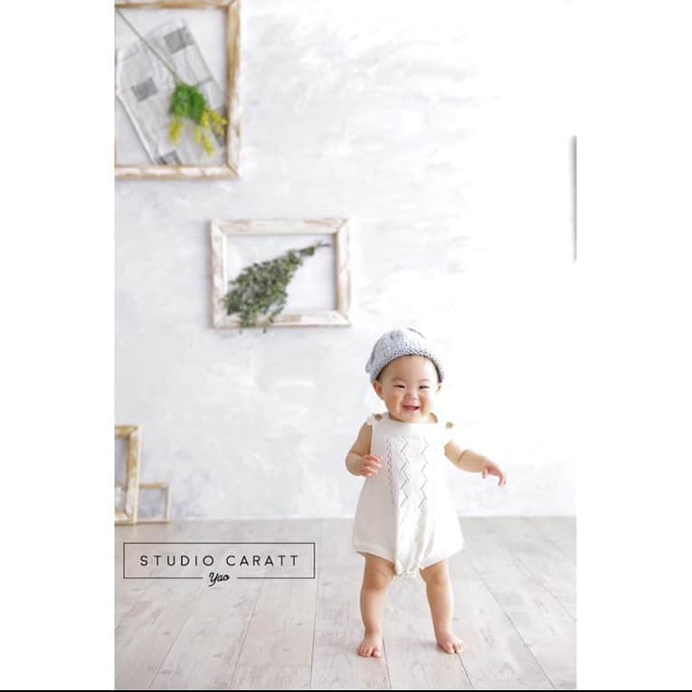 のインスタグラム：「* * \\ 立ちはじめたっ！ // そんな大切な記念も記録に📸✨😌 * * * #studiocaratt #photostudio #スタジオキャラット #写真館 #大阪 #八尾 #アリオ八尾 #スタジオリニューアル #お誕生日撮影 #kidsphoto #babyphoto #birthdayphoto #firstbirthday  #1stbirthday #naturalstyle  #photooftheday #cute #smile  #instagood #ig_kids #kids_japan_ootd #instalike #photography」