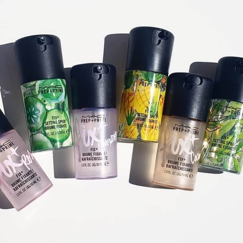 M·A·C Cosmetics UK & Irelandさんのインスタグラム写真 - (M·A·C Cosmetics UK & IrelandInstagram)「Revive your look on the fly with #MACFixPlus Fix+ in every scent (from 🌹and 🥒to🍍and 🥥) Who’s got one of these in their makeup bag? #regram @mua.agata  #MACFixPlus #MACCosmeticsUK #ScentsOfSummer #MACCosmetics」7月13日 20時28分 - maccosmeticsuk