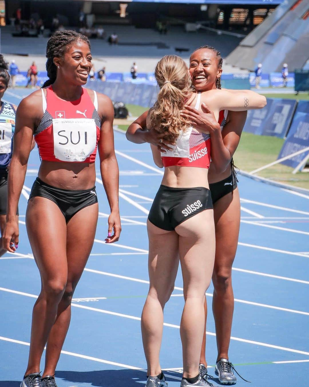 サラ・アチョさんのインスタグラム写真 - (サラ・アチョInstagram)「All smiles for tonight’s 4x100 final ! 😈🤪 18:15 on Fisu (YouTube live or Fisu TV app)」7月13日 20時30分 - sarah_atcho