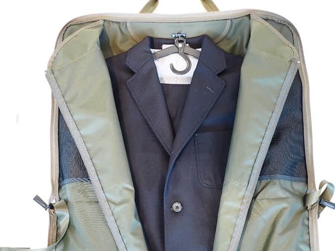 B JIRUSHI YOSHIDAさんのインスタグラム写真 - (B JIRUSHI YOSHIDAInstagram)「【REARRIVAL】 ＜MONOCLE×PORTER＞ “NEW Garment Bag” ・ スーツやシャツはもちろん、ネクタイから小物までビジネスウェアに関するあらゆるアイテムを収納することができるガーメントケース。 ・ 旅先で便利な取り外し可能なハンガーが付属されていたり、前面に小物ポケット、背面にはキャリーケースにセットアップ可能なストラップを配備するなど、細部までこだわった仕上がり。 ・ 海外出張や国内出張、実家への帰省など、ビジネスマンには欠かせないアイテムの一つです。 ・ COLOR:BLACK,KHAKI ¥40,921-(in tax)  #bjirushiyoshida #B印YOSHIDA #代官山 #daikanyama #TOKYO #BEAMS #ビームス #yoshidakaban #吉田カバン #ポーター  #porter #비지루시요시다 #도쿄 #다이칸야마 #빔스 #빔즈 #포터 #데일리룩 #백팩 #MONOCLE #モノクル #monoclemagazine」7月13日 20時31分 - bjirushiyoshida