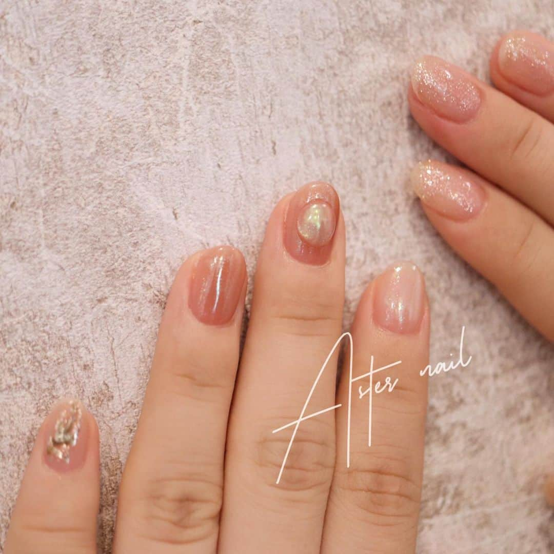 sapporo nail 【 Aster 】さんのインスタグラム写真 - (sapporo nail 【 Aster 】Instagram)「. ツヤ感がかわいいdesign🎶 夏っぽさがでるitemを使ってます(^^) . 【 担当 seina 】 . . . . . . .ネイルサロンに行っても 『根元の隙間が気になる…』『甘皮が気になる…』 『反り爪が気になる…』というお悩みがあった方はぜひ当店へ◎ フォルムの形成をするので、反り爪も緩和し 仕上がりのツヤ感も格段にUP🎶  ___________________________________________________ . .  #札幌ネイルサロン#札幌ネイリスト #札幌 #札幌ネイル #夏ネイル #ニュアンスネイル #ネイル #アートネイル #フィルイン #札幌ドームフィルイン #ワンカラーネイル #シンプルネイル #クリアネイル #タイルネイル #狸小路 #大通り公園 #シースルーネイル #個性派ネイル #アートネイル#札幌タピオカ巡り#札幌カフェ#札幌グルメ#ドライフラワーのある暮らし#ワイヤーネイル#宝石ネイル札幌#宝石カットネイル#水彩ネイル#札幌ニュアンスネイル#トリックシート#西18丁目ネイルサロン#札幌タピオカ」7月13日 20時36分 - seina.kato___