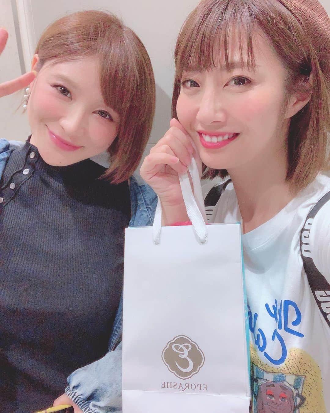 古川真奈美さんのインスタグラム写真 - (古川真奈美Instagram)「.﻿ .﻿ 昨日はてじさまにお誕生日お祝いしてもらった🥺❤️﻿ てじさまに毎年お祝いしてもらって幸せです😍💋﻿ てじさまの新曲のおっぱいの歌が大ヒットしてて、わたし今アーティストだからって永遠に言ってた笑﻿ ﻿ 今年の紅白期待してます👮‍♂️笑﻿ ﻿ らぶ😘﻿ ﻿ ﻿ #愛するパイセン  #いつみても可愛い  #誕生日の日0時ちょうどにLINEくれた  #愛しかない﻿ #誕生日プレゼント大切に使います﻿ #モヤ鍋大好きすぎる  #二日連続食べた幸せ #パイセン  #手島優 さま﻿ #instagood  #instadiary ﻿ #instalike #instamood ﻿ #ow #instapic #instaphoto﻿ #girl　#follow #followme  #gravure  #japanesegirl  #selfies  #インスタグラビア」7月13日 20時36分 - mana_0619