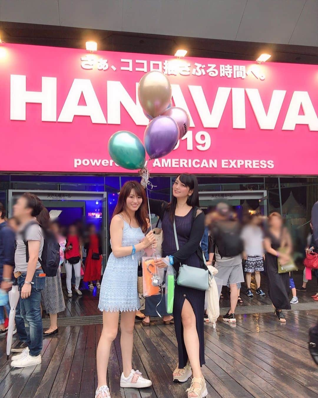 にゃんさんゴルフさんのインスタグラム写真 - (にゃんさんゴルフInstagram)「. .  HANAVIVA 2019  powerwd by AMERICAN EXPRESS に行ってきました♡ . 花火前にはライブもありました🎸 @miyavi_ishihara  こないだぶりー🤣🧡 . . にゃんさんの花火 あがってて可愛かったよー🤣🐱🔥 . .  #花火#横浜#夏#ねこ#にゃん#ボールプール#風船#hanaviva#miyavi#AmexLife#yokohama#fireworks#catrt#heart」7月13日 20時51分 - miiiii0228