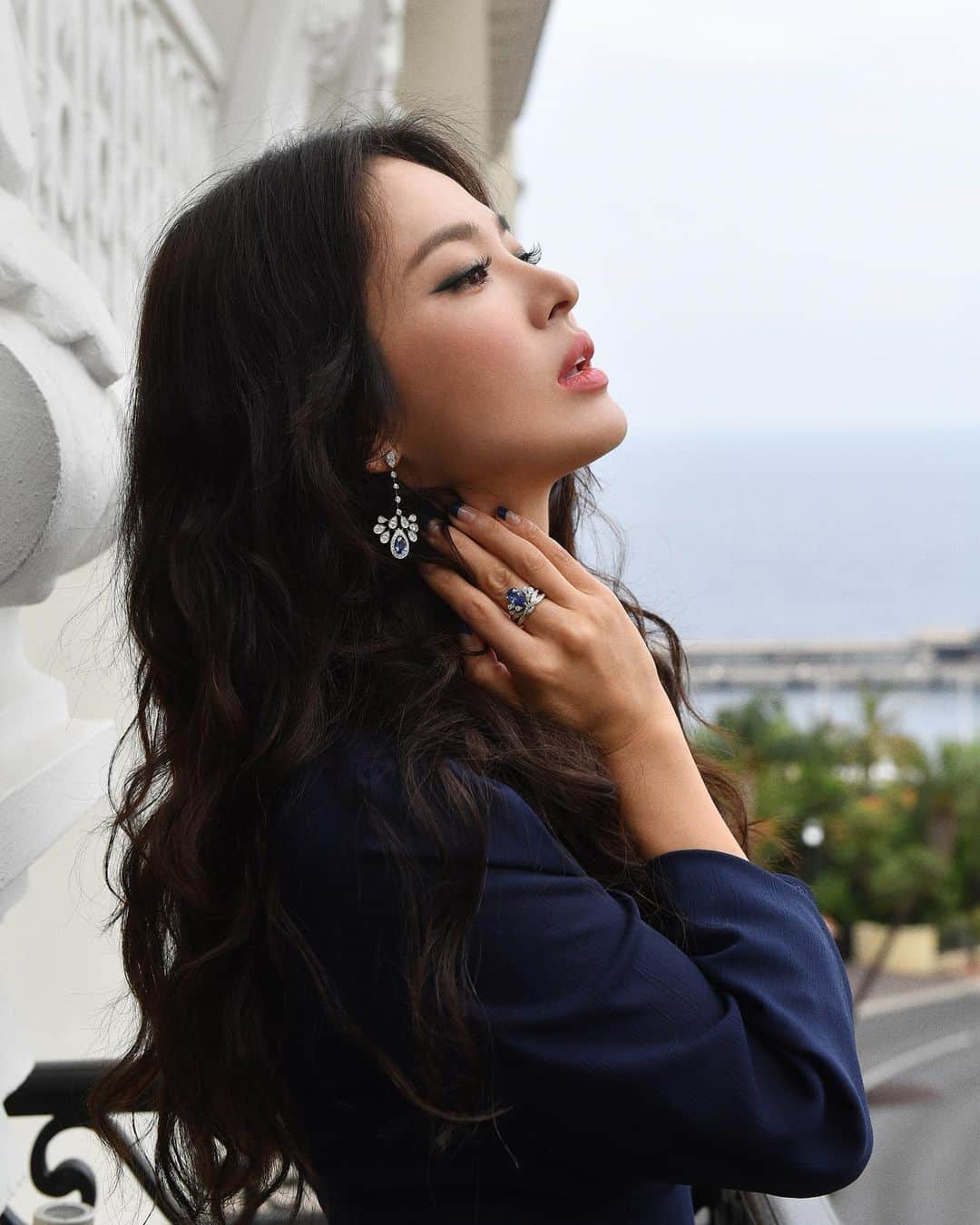 Chaumetさんのインスタグラム写真 - (ChaumetInstagram)「True to the spirit of grace and character, the striking @kyo1122 joined us in Monaco to celebrate the inauguration of our new exhibition Chaumet in Majesty, Jewels of Sovereigns Since 1780. For the occasion, she shined in a matching Joséphine Aigrette Impériale earrings and ring, both set with diamonds and exceptional pear-cut sapphires. #Chaumet #ChaumetMonaco #GraceandCharacter #CelebritiesinChaumet #SongHyeKyo」7月13日 20時44分 - chaumetofficial