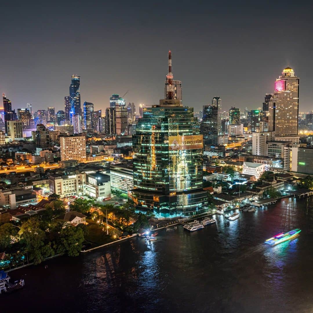 ルフトハンザさんのインスタグラム写真 - (ルフトハンザInstagram)「The countless skyscrapers of #Bangkok create a remarkable skyline that stretches to the horizon. #CityOfTheMonth #Lufthansa」7月13日 21時01分 - lufthansa