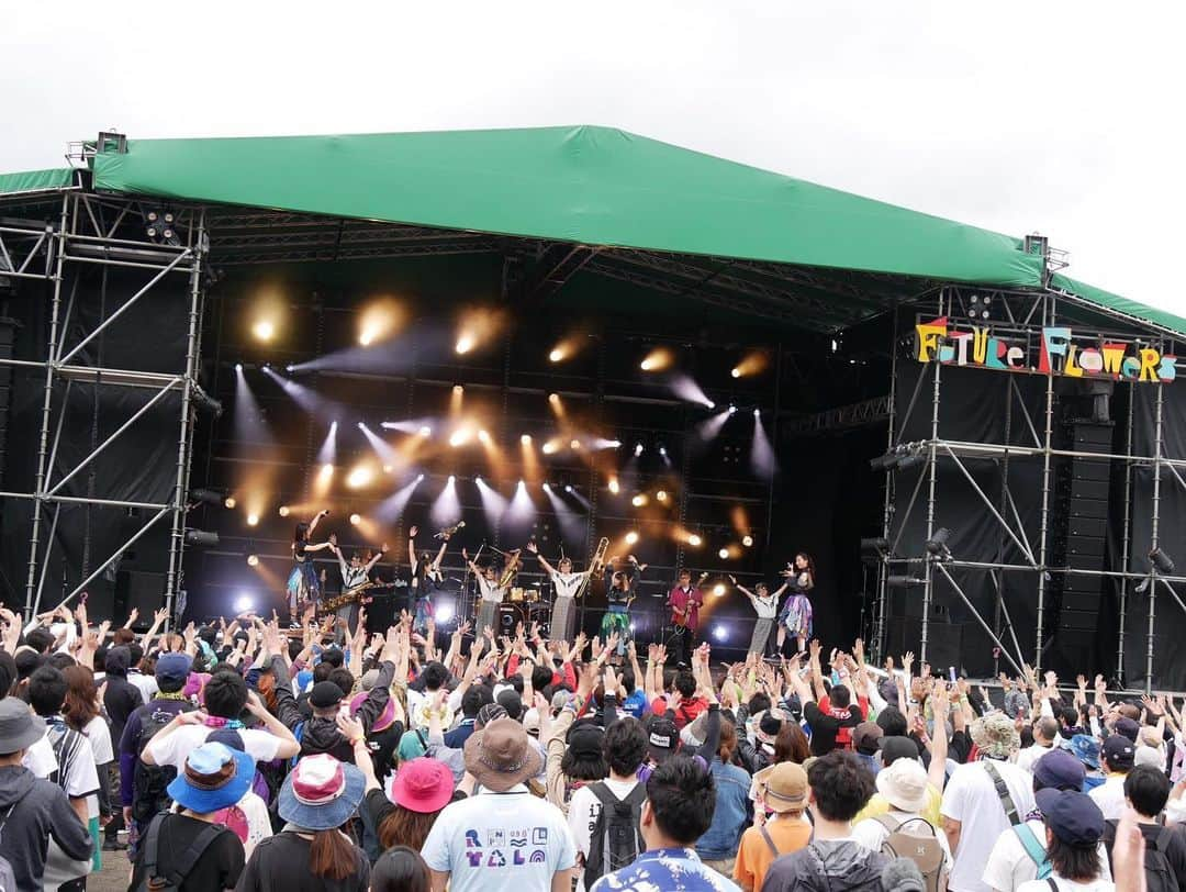 秋本帆華さんのインスタグラム写真 - (秋本帆華Instagram)「. しゃちの夏フェス開幕〜🤘🤘🤘 この夏限定スペシャルバンド初お披露目😎 新曲【Rock Away】 ライブ映えすると確信🔥 来て下さった方ありがとうございました！  #joinalive #北海道 #岩見沢 #teamshachi  北の幸もしっかりと満喫しました💓」7月13日 21時10分 - honoka_akimoto_official