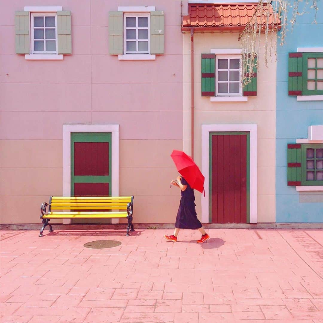 のインスタグラム：「fairytale. . . 懐かしの出しそびれシリーズ🧚‍♀️ . #オレらかわいいミート😏 #ザ壁部 #peoplewalkingpastwalls . #mwjp #igersjp #indies_minimal #hueart_life #reco_ig #shotoniphone」