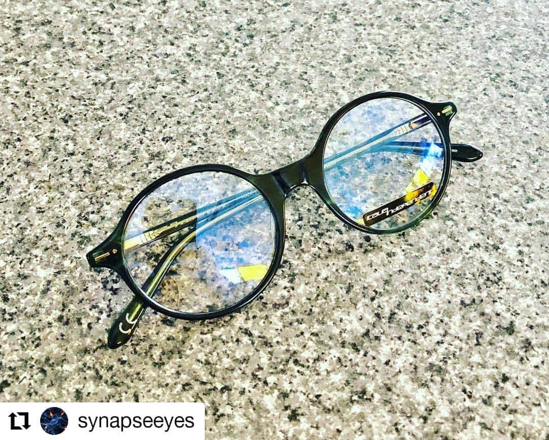 イタリア インディペンデントのインスタグラム：「Thank you @synapseeyes !  This is @italiaindependentofficial Hex-thin optical frame.  Mod. 5869.032.002  #Repost @synapseeyes with @kimcy929_repost • • • • • • #ItaliaIndependent #Sunglasses #NewType #Beautiful #Glasses #Round #Green #イタリアインディペンデント #新作 #眼鏡 #メガネ #サングラス #丸メガネ #丸 #アセテート #美しい緑」