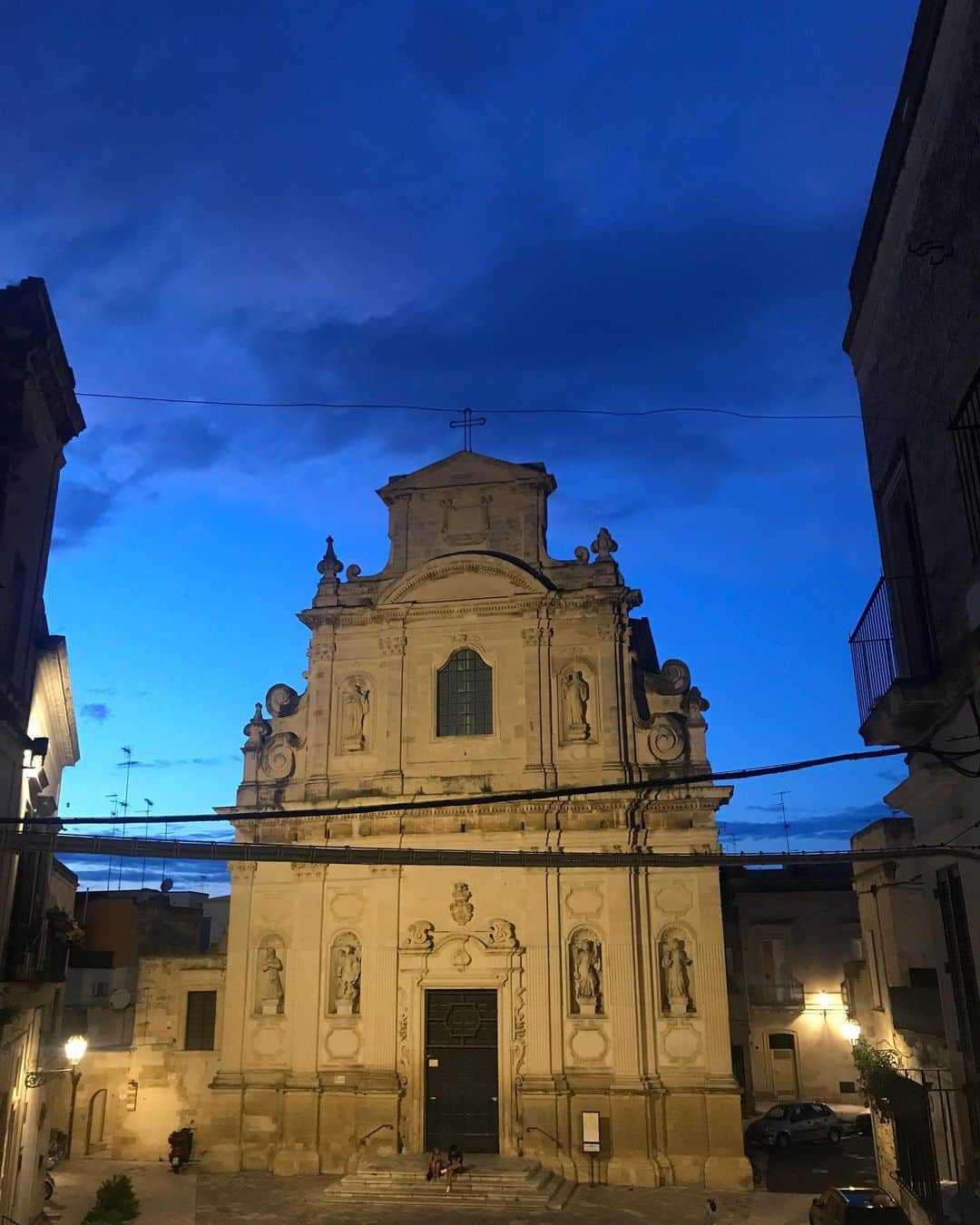 のインスタグラム：「Room with a view @palazzoguido @alexismabille @julietrannoy #lecce #roomwithaview #blue #church #light #barocco #alexismabille」