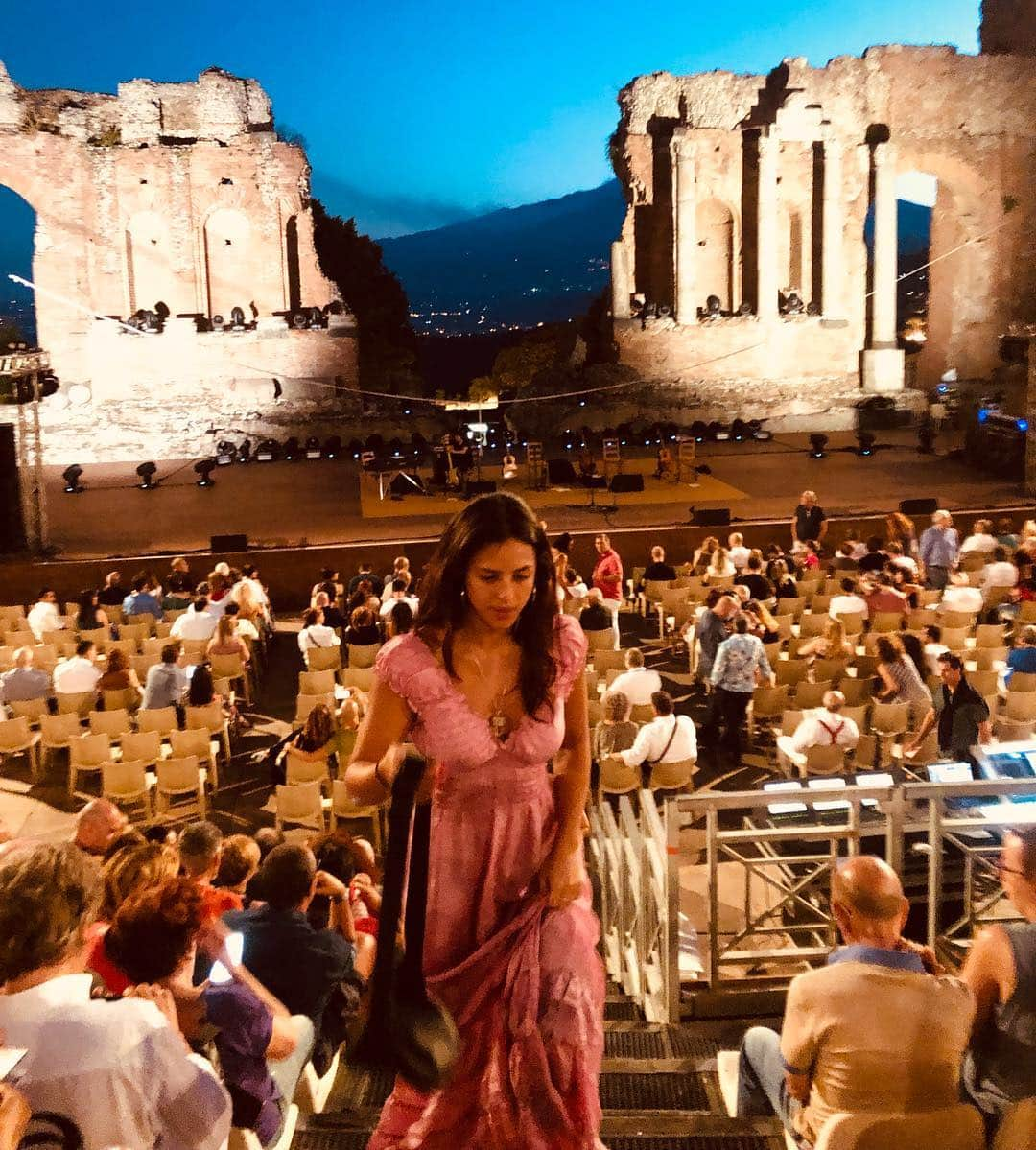 Yanna Lavigne 稲垣アンさんのインスタグラム写真 - (Yanna Lavigne 稲垣アンInstagram)「Eu esperando, eu durante, eu depois do show do @caetanoveloso . Épico, emocionante, pra levar sempre. Gratidão vida 🙏🏻❤️」7月14日 7時18分 - yannalavigne