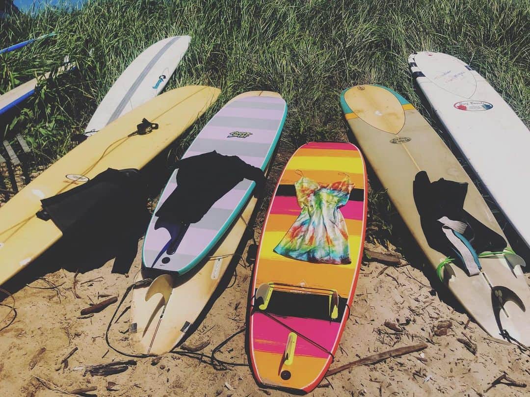 ダニジョーのインスタグラム：「Blending in 🏄‍♀️ The #tiedye mini slip is coming soon!」