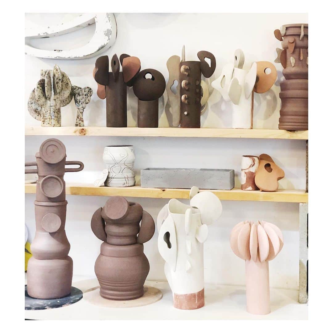 アポロジーさんのインスタグラム写真 - (アポロジーInstagram)「Starting right now to scale UP ... /// /// Aller c'est parti on produit ma petite dame !!! #studio #ceramicstudio #clay #terracotta #pottery #ceramics #art #modernart #happyness」7月14日 7時46分 - olivia_cognet
