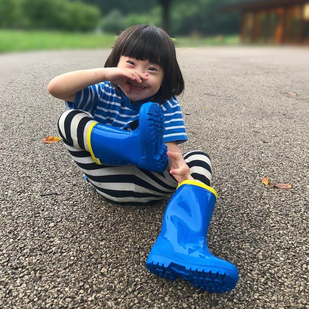 龍円愛梨さんのインスタグラム写真 - (龍円愛梨Instagram)「So excited to wear my new rain boots!!! 新しい長靴に興奮！シマシマTにシマシマパンツなのは見逃してくださいー」7月13日 22時57分 - airi_ryuen