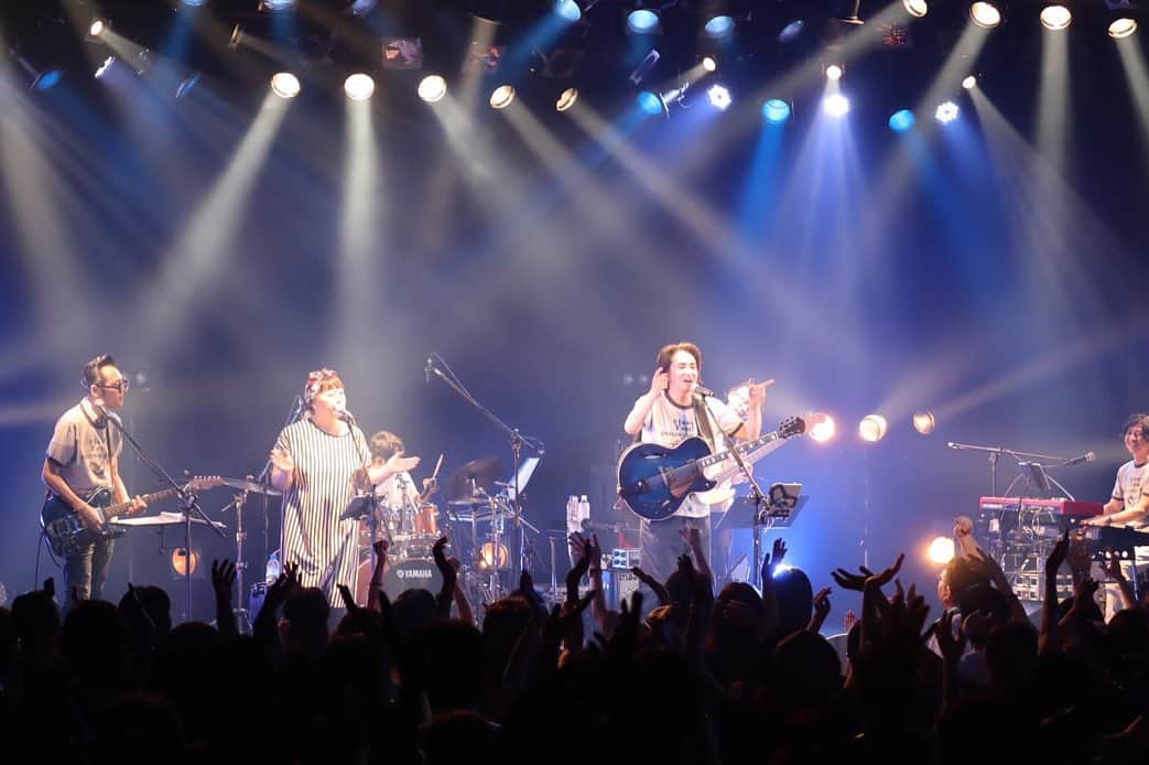 田島貴男さんのインスタグラム写真 - (田島貴男Instagram)「Original Love"bless You!Tour"名古屋ダイヤモンドホール終了！いやーさいこう！めっちゃ楽しかった！満員のお客さんがうねって踊ってる景色素晴らしかった！メンバーも僕もあんなに踊ったのにそんなに疲れてない笑。素晴らしい夜をありがとう！！明日は大阪 Zepp NambaでPUNPEEくん参加！ #originallove #blessyou!tour」7月13日 22時58分 - tajimatakao