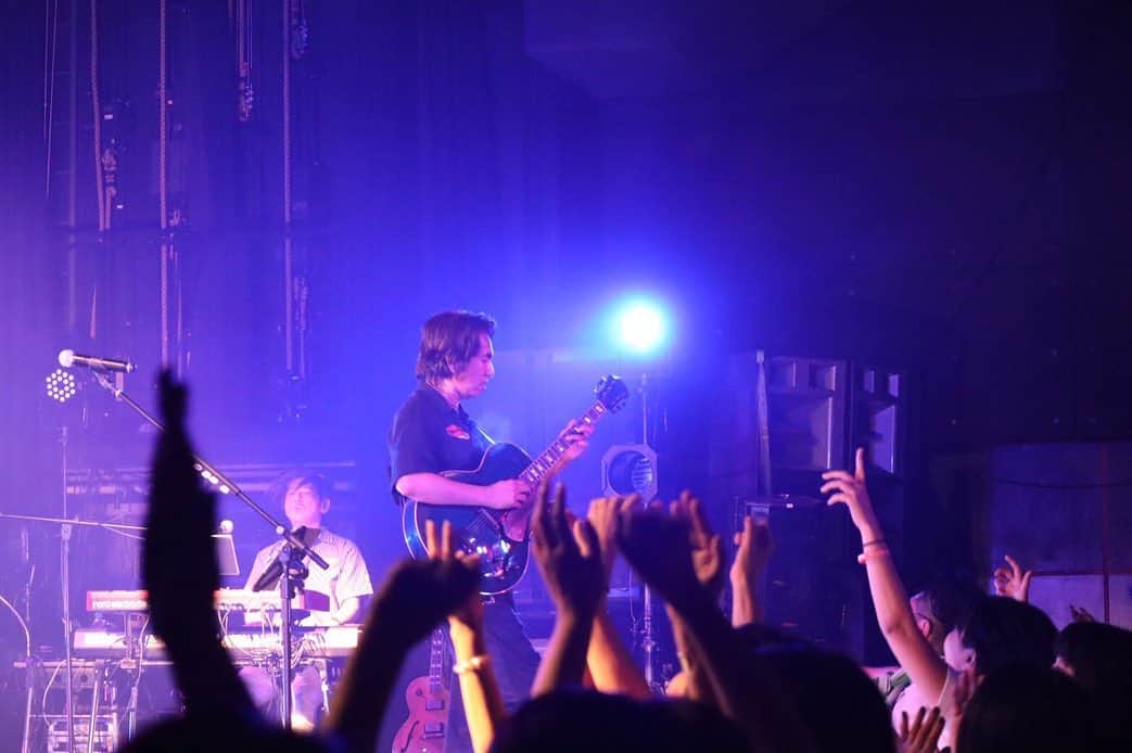 田島貴男さんのインスタグラム写真 - (田島貴男Instagram)「Original Love"bless You!Tour"名古屋ダイヤモンドホール終了！いやーさいこう！めっちゃ楽しかった！満員のお客さんがうねって踊ってる景色素晴らしかった！メンバーも僕もあんなに踊ったのにそんなに疲れてない笑。素晴らしい夜をありがとう！！明日は大阪 Zepp NambaでPUNPEEくん参加！ #originallove #blessyou!tour」7月13日 22時58分 - tajimatakao