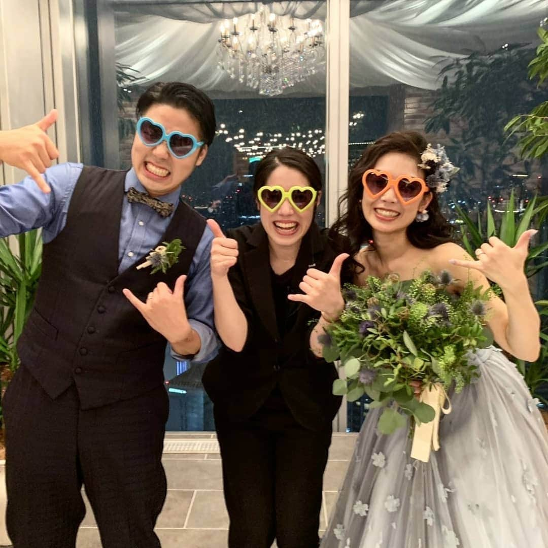 The 33 Sense of Weddingさんのインスタグラム写真 - (The 33 Sense of WeddingInstagram)「スマイル . . わたしたちは結婚式のことをスマイルと呼びます . 〜Smile for Smiles〜 . おふたりのスマイルがたくさんの人の笑顔に繋がりますように…💫 . そんな想いを気に入ってくださり、The33で今日スマイルをされたおふたり。 . 『ナイススマイルでしたっ！！』 . と大きな声で言ってくださった新郎様の謝辞に、胸が熱くなりました。 . 大切な１日をお手伝いさせていただきまして、本当にありがとうございました。 . 最高のスマイルでした💗💗 . . . #33花嫁 #33ショット #ウェディングプランナー #The33Wedding#ウエディングレポ#おしゃれ  #the33senseofwedding #梅田#北新地#西梅田 #結婚式 #ナチュラル  #大阪  #プレ花嫁 #式場見学#花嫁 #プロポーズ #marry花嫁  #dearswedding #wedding #ウエディング#大阪花嫁  #ウェディング #love #follow #結婚式準備 #日本中のプレ花嫁さんと繋がりたい」7月13日 22時59分 - the_33_sense_of_wedding