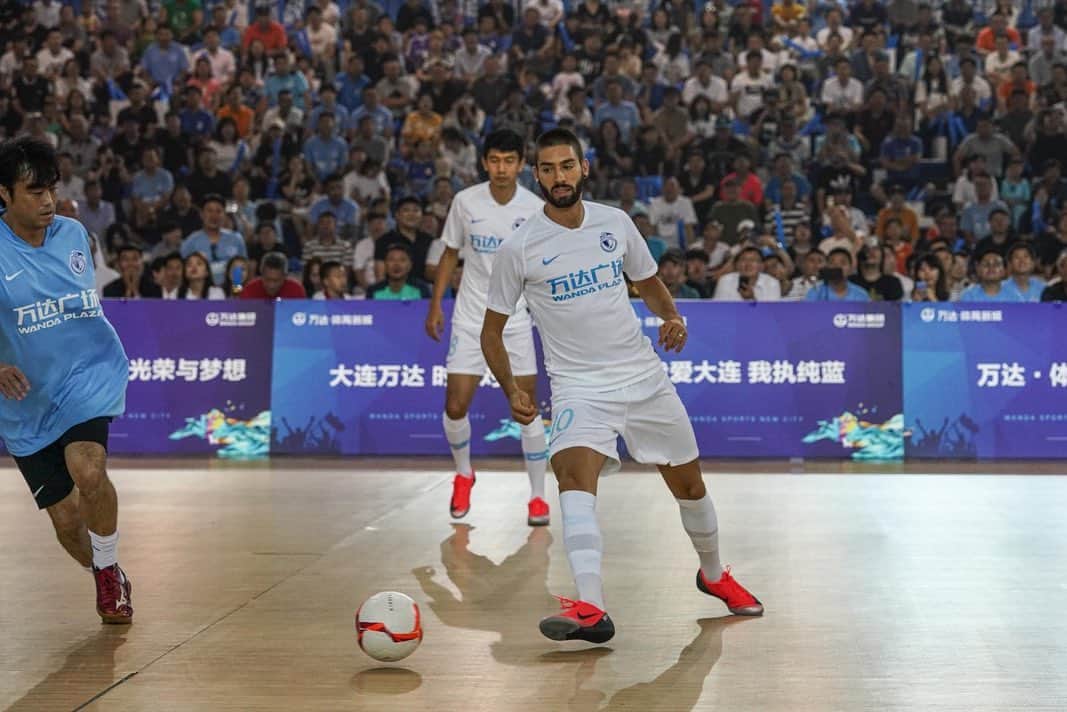 ヤニック・フェレイラ・カラスコさんのインスタグラム写真 - (ヤニック・フェレイラ・カラスコInstagram)「Today’s Charity Game. New Dalian VS The Legends 🔥 How to combine the useful with the pleasant 👌🏼 Thanks for this initiave Wanda ! #DalianYifang #Charity #Event」7月13日 23時06分 - yannickferreiracarrasco