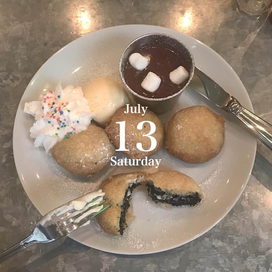 bis_web bis [ビス] さんのインスタグラム写真 - (bis_web bis [ビス] Instagram)「July 13, Saturday﻿ ﻿ ﻿ 🧁﻿ ﻿ ﻿ 原宿・表参道エリアのバスケカフェ﻿ 「Coast 2 Coast（コーストツーコースト）」﻿ の人気メニュー #フライドオレオ はもう食べた？💭﻿ ﻿ もちっとした食感と﻿ 中のオレオのサクッと感がクセになる🖤﻿ ﻿ あたたかいフライドオレオを﻿ 冷たいバニラアイスといっしょに食べるのがおすすめだよ！﻿ ﻿ ﻿ coast 2 coast の場所は﻿ 位置情報をチェックしてね！﻿ ﻿ ﻿ ﻿ ﻿ #カフェ #原宿カフェ #表参道カフェ #オレオ #oreo #cafe #バスケ #バスケカフェ #basketball #オレオスイーツ #スイーツ #bis_web #アイス #東京カフェ #東京 #tokyo #japan #甘党 #먹스타그램﻿ #카페스타그램 #카페라떼 #카페그램 #인스타푸드﻿ #푸드스타그램 #먹스타그램 #맛집 #먹방 #카페투어﻿ #カペ」7月13日 23時07分 - bis_web