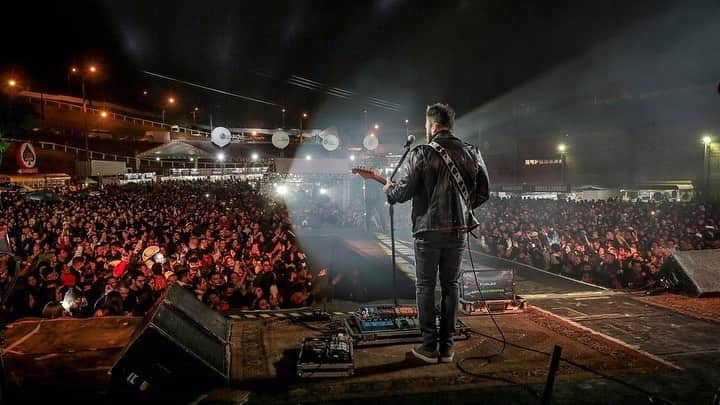 Jorge & Mateusさんのインスタグラム写真 - (Jorge & MateusInstagram)「Nossa noite em Santa Bárbara foi de arrepiar. Obrigado, turma! 🙏🏻👏 Logo voltaremos para mais um encontro!」7月13日 23時09分 - jorgeemateus