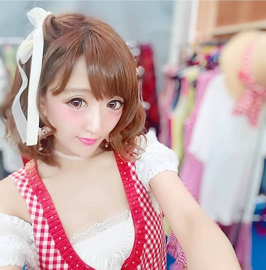 梁愛美のインスタグラム：「aimiを1位に連れてってぇ…💕💕 ❥ ❥ 【出演情報】 ❥ ❥ 「MISS OKTRBERFEST 2019」@駒沢🍺💕 ❥︎ ❥︎ ミスコン初日🏆✨ ❥︎ ❥︎ 結果はぁ…会場投票1位でしたぁ🏆✨ ❥︎ ❥︎ SNS投票☞7/12(金)〜21(日) #いいねの数でSNS賞 ❥︎ ❥︎ #MISS_OKTOBERFEST のハッシュタグが着いた記事の【いいね♡】の数が投票数に繋がります🍺 ❥︎ ❥︎ グランプリに選ばれると来年度のイメージモデル＆テーマソングを歌わせて頂けます🏆🎤✨ ❥ ❥ みなさんいいね♡(投票)ご協力お願いします🙏💕 ❥︎ ❥︎ #MISS_OKTOBERFEST2019 #oktoberfest #oktoberfest2019 #beer #instagramjapan #instagramfashion #beerstaglam #dirndl #dirndl_beauties #doll #idol #japanesegirl #platinumproduction #ミスオクトーバーフェスト #ミスオクトーバーフェスト2019 #オクトーバーフェスト #オクトーバーフェスト2019 #オクトーバーフェスト駒沢 #駒沢オクトーバーフェスト #ミスコン #ディアンドル #ロリータ #ロリィタ #ランジェリー #ビール好きな人と繋がりたい #ビアスタグラム #梁愛美 #プラチナムプロダクション」