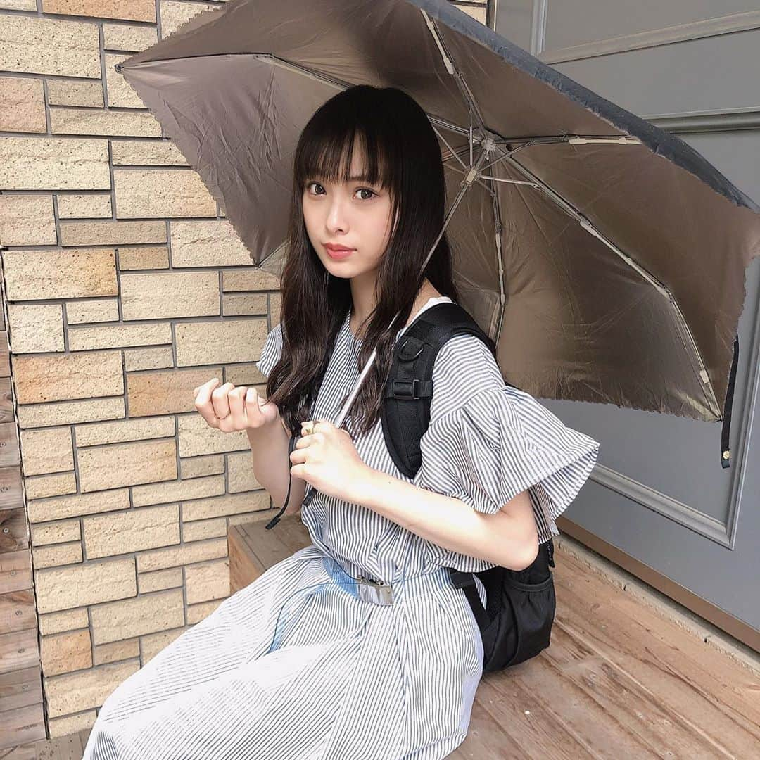 梅山恋和さんのインスタグラム写真 - (梅山恋和Instagram)「#557 #雨の日デート☂️ #あいあいがさする？ #折りたたみ傘 #持ってて良かった #おもち映え」7月13日 23時20分 - cocona_umeyama