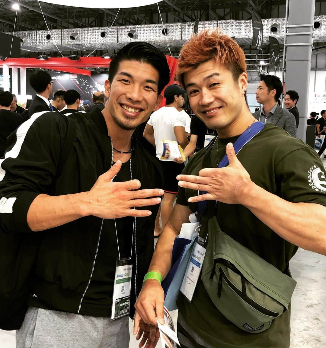 大山大輔さんのインスタグラム写真 - (大山大輔Instagram)「スポルテックで出会った戦友達と憧れの有馬さん！！ ＊ カネキン @kanekinfitness  トニー @tonykoikephysique  小池君 @jin.xeno  有馬さん @arimax816  笹生君 @luckysasoh0919  北山さん @muscle_ojisan  渋谷さん  剛太君 @hyper_abs_gota ＊ いつも仲良くしてくれてありがとう✨これからもよろしくお願いします🙏🙏 ---------------------------------------------------- #パーソナルトレーナー #personaltrainer # #六本木 #西麻布 #パーソナルトレーニング #フィジーク #physique #フィジーク選手 #フィットネスモデル #逆三角ボディ #ミスター肩幅 #ウィギー #戦友達 #みんないつもありがとう #これからもよろしく」7月13日 23時13分 - weggy_fitness0704