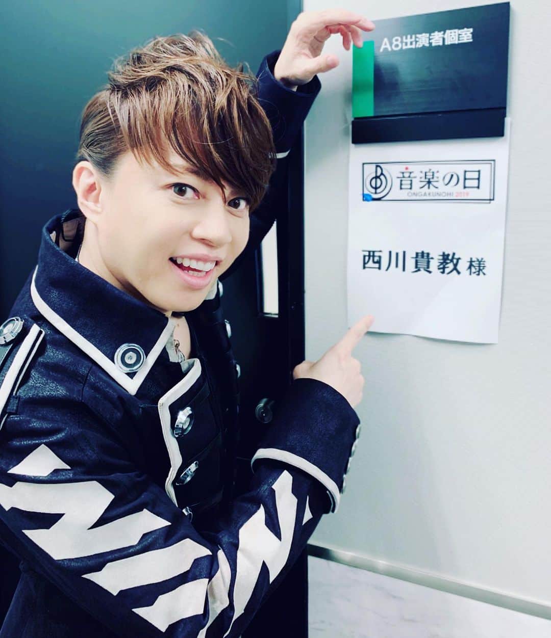 のインスタグラム：「TBS「音楽の日」第１部ご覧頂き、ありがとうございました！次の出演は26時頃！恐らくこの衣装も着納め(？)UNBROKENを全力でお送りしますので、是非ご覧下さい！ #TBS #音楽の日」