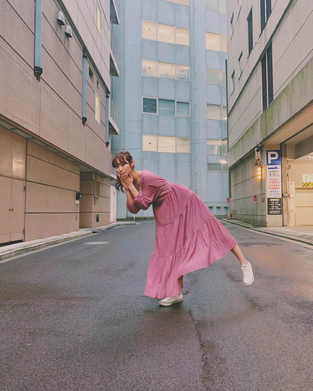 minan (lyrical school)さんのインスタグラム写真 - (minan (lyrical school)Instagram)「ワンピース🤭😽﻿ ﻿ #raycassin #converse #ootd #私服」7月13日 23時15分 - _manybooks_