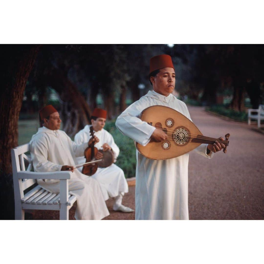 スティーブ・マカリーさんのインスタグラム写真 - (スティーブ・マカリーInstagram)「"Music gives a soul to the universe, wings to the mind, flight to the imagination, and life to everything." – Plato 1st image: Man playing guitar on the street. #Quito, #Ecuador, 2019. 2nd image: Musicians on stage at Gazzarri's, Sunset Strip, #LosAngeles, #California, 1991. 3rd image: A musician plays the accordion, #Zagreb, #Croatia, 1989. 4th image: Man plays the trumpet, Hollywood Boulevard, #LosAngeles, #California, 2013. 5th image: Men play music in the park, La Mamounia Hotel, #Marrakesh, #Morocco, 1988.」7月13日 23時16分 - stevemccurryofficial