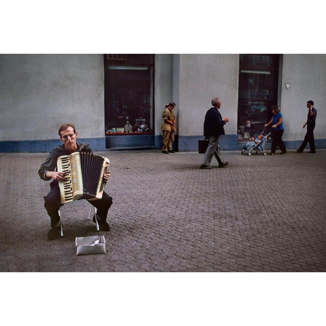 スティーブ・マカリーさんのインスタグラム写真 - (スティーブ・マカリーInstagram)「"Music gives a soul to the universe, wings to the mind, flight to the imagination, and life to everything." – Plato 1st image: Man playing guitar on the street. #Quito, #Ecuador, 2019. 2nd image: Musicians on stage at Gazzarri's, Sunset Strip, #LosAngeles, #California, 1991. 3rd image: A musician plays the accordion, #Zagreb, #Croatia, 1989. 4th image: Man plays the trumpet, Hollywood Boulevard, #LosAngeles, #California, 2013. 5th image: Men play music in the park, La Mamounia Hotel, #Marrakesh, #Morocco, 1988.」7月13日 23時16分 - stevemccurryofficial