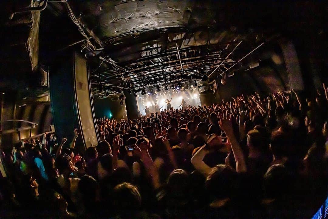 Crystal Lakeさんのインスタグラム写真 - (Crystal LakeInstagram)「THANK YOU TOKYO! SOLD OUT SHOW!  HYPERSPACE JAPAN TOUR 2019 is over! Thanks for being us @northlane ❤️You guys are the BEST!! HYPERSPACE来てくれた皆さんありがとうございました！日本から世界へ繋ぐ大切なツアーに来てくれて本当にありがとう！  Photo: @taka_tallman  #CrystalLake #Northlane #HyperspaceTour2019」7月13日 23時29分 - crystallake777