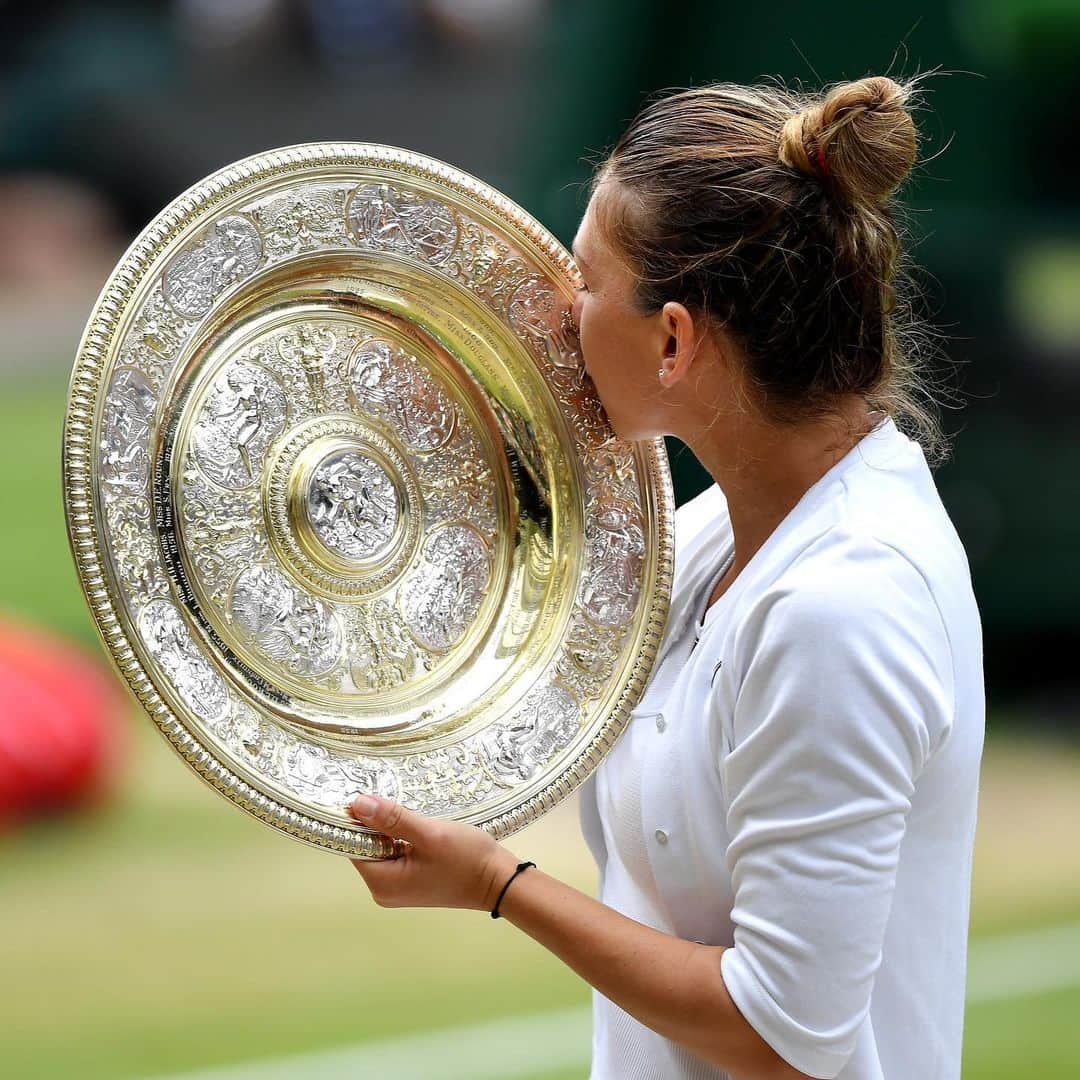 WTA（女子テニス協会）さんのインスタグラム写真 - (WTA（女子テニス協会）Instagram)「Congrats @simonahalep! 🤩🏆😄🙌 #Wimbledon」7月13日 23時24分 - wta