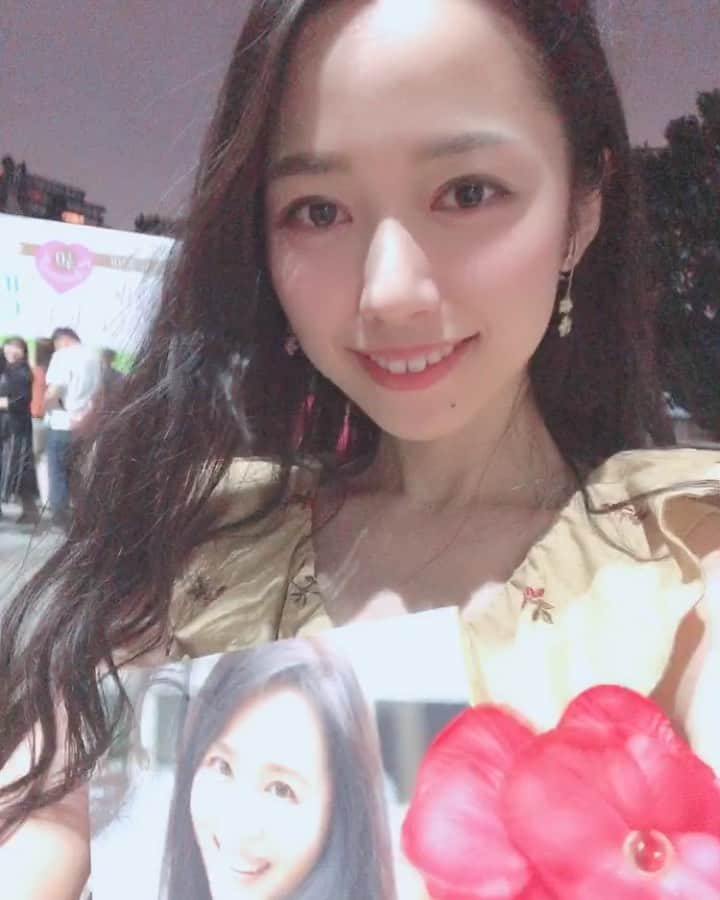 高山璃奈のインスタグラム：「. . 先週のことですが、、 松田聖子さんのライブに行ってきました👸💗 . . 毎年、始まる前のseikoコールから鳥肌が立ちます😭✨✨ . みんな聖子ちゃんのことが大好きなんだね😊💕 ←何目線 . . 聖子ちゃんは今年も 最高にかわいかったです💗💗 . . 来年はいよいよ40周年🥰 ファンとしても待ち遠しいです😚 . . #松田聖子 さん  #seikossinglescollection  #singlecollection #聖子ちゃん大好き  最近好きな歌は #strawberrytime . #日本武道館 #ライブ #コンサート」
