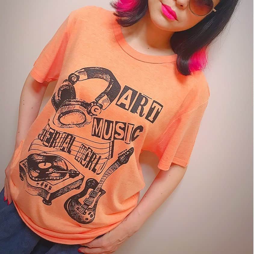 石川智晶さんのインスタグラム写真 - (石川智晶Instagram)「7/21（日）石川智晶ART&MUSIC 「まるでクラプトンのアルペジオ」 LIVEで今回は2種類のTシャツを販売予定。 こちらはオレンジ 柔らかい素材です。。 #石川智晶」7月13日 23時28分 - ishikawachiaki